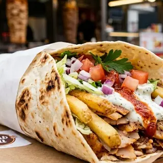 Piadina carne, patatine, verdure, salse
