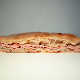 Pizza mortadella e crema di patate, rosmarino e limone - al trancio