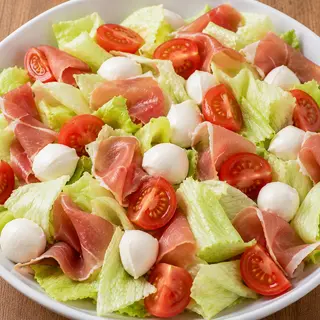 Insalata con crudo grande