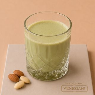 Cappuccino Matcha con latte di Mandorla