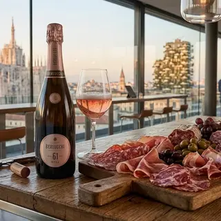 Bottiglia Franciacorta rosè berlucchi 61 con tagliere di salumi per 2 persone