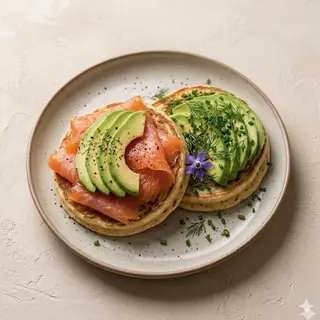 Pancake con salmone affumicato e avocado