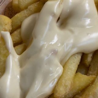 Patatine fritte con formaggio