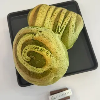 Pane al Matcha con Azuki e mochi