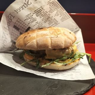 Panino con hamburger di manzo