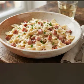 Farfalle con panna e prosciutto