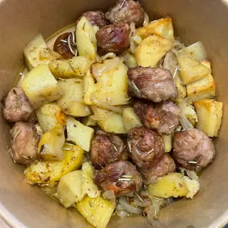 Porzione con 2 salsicce e patate al forno + pane