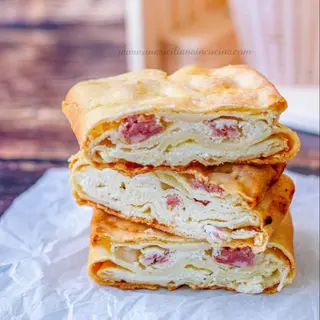 FOCACCIA RICOTTA E SALSICCIA