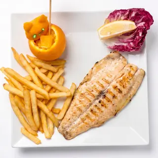 Filetto di trota salmonata ai ferri con patate fritte