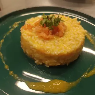 Riso freddo, crema di mango, zest di lime , salmone affumicato e menta