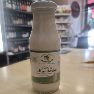 Latte di mandorla