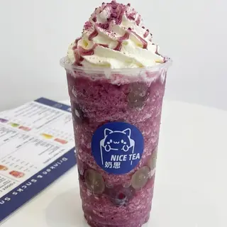 Granita all‘uva con panna葡萄星冰乐