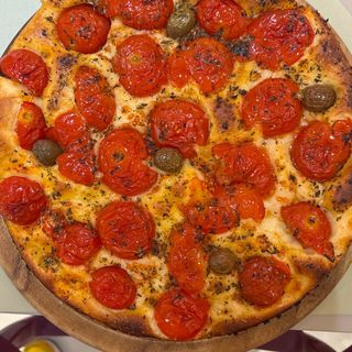 Focaccia barese intera
