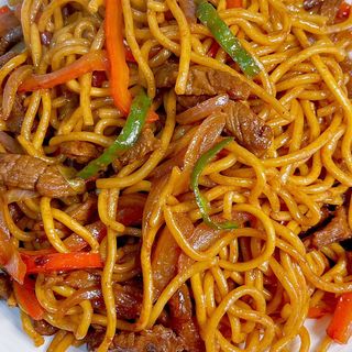 Spaghetti di soia saltato con manzo牛肉炒面