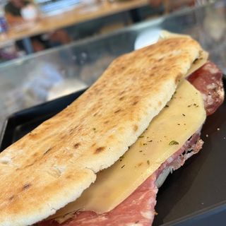 Saltimbocca-salame rustico, cacio cavallo
