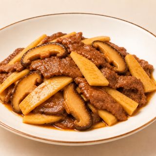 Manzo bambù e funghi