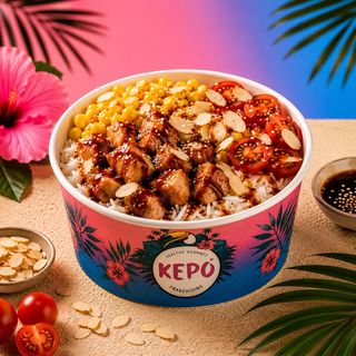 Kepo Chicken - Riso Basmati, Pollo teriyaki, Uovo sodo, mais, pomodori, carote, teriyaki, mandorle