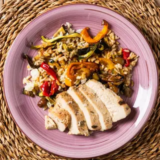 Tagliata di pollo con riso carnaroli, verdure e olive taggiasche - PASTO BILANCIATO
