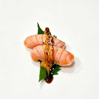 Nigiri salmone flambè