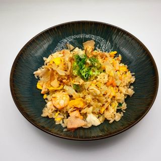 YAKIMESHI CON PESCE