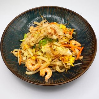 YAKI UDON CON PESCE