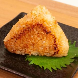YAKI ONIGIRI CON TONNO COTTO