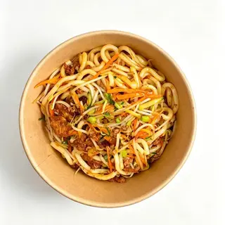 Udon con macinato di manzo e verdure