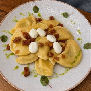 Varenyky con patate e pancetta croccante