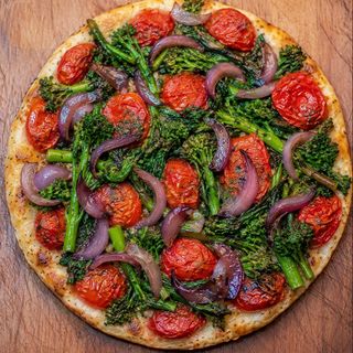Focaccia con cipolla caramellata e rape