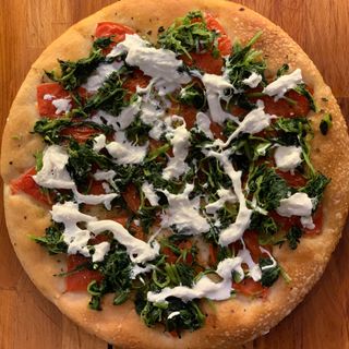 Focaccia con stracciatella e rape