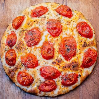 Focaccia pomodoro, olio evo e origano