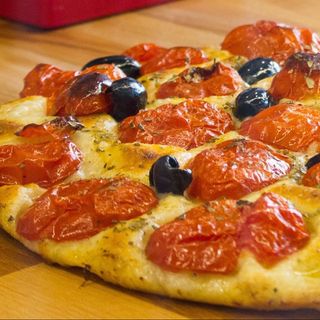 Focaccia pomodoro e olive