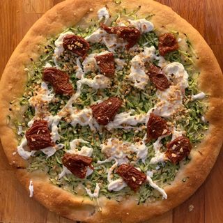 Zucchine , stracciatella, pomodori secchi
