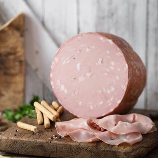 Mortadella a fette sottilissime