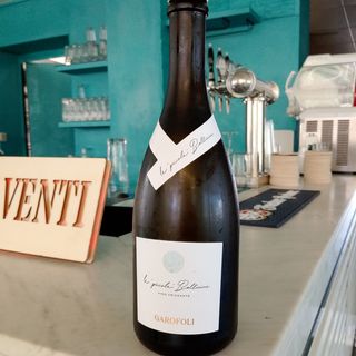 Vino bianco frizzante le piccole bollicine