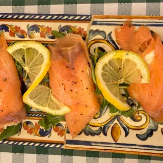 Involtini di salmone e bufala