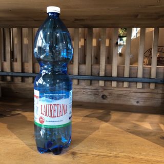 Acqua lievemente frizzante Lauretana 1,5lt