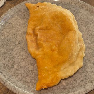 Panzerotto barese fritto al salamino