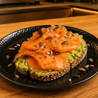 Avocado toast e salmone