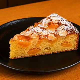 Torta albicocche e mandorle