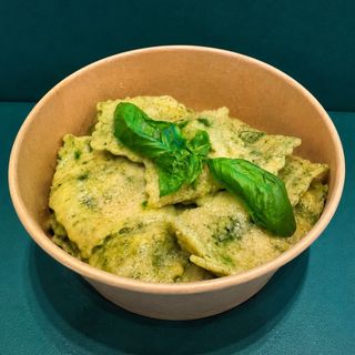 Ravioli ricotta e spinaci, burro e salvia
