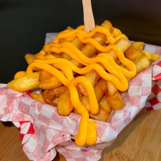 Patatine steakhouse con cheddar