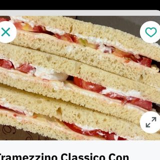 Tramezzino pomodori e mozzarella