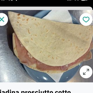 Piadina cotto e formaggio