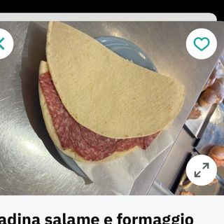 Piadina salame e formaggio