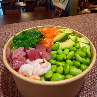 307. Poké con pesce misto