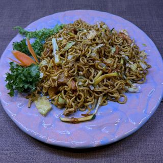 109. Ramen saltati con gamberi