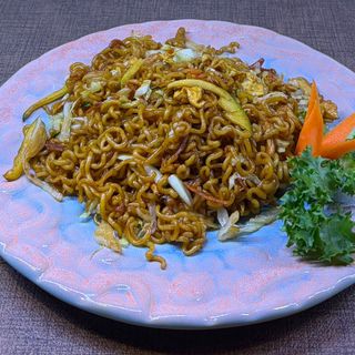 110. Ramen saltati con pollo