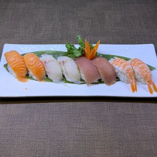 230. Nigiri box crudo 8 pezzi