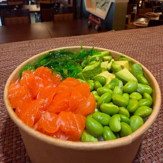 305. Poke salmone